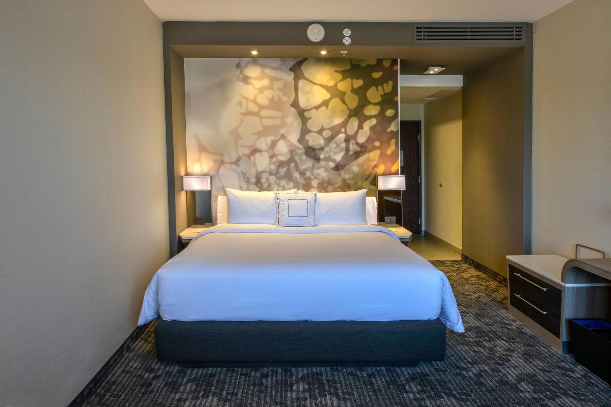Courtyard By Marriott San Luis Potosi, Los Lagos Exterior photo