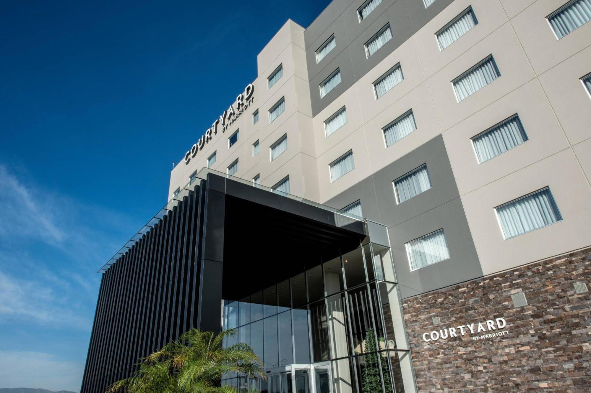Courtyard By Marriott San Luis Potosi, Los Lagos Exterior photo