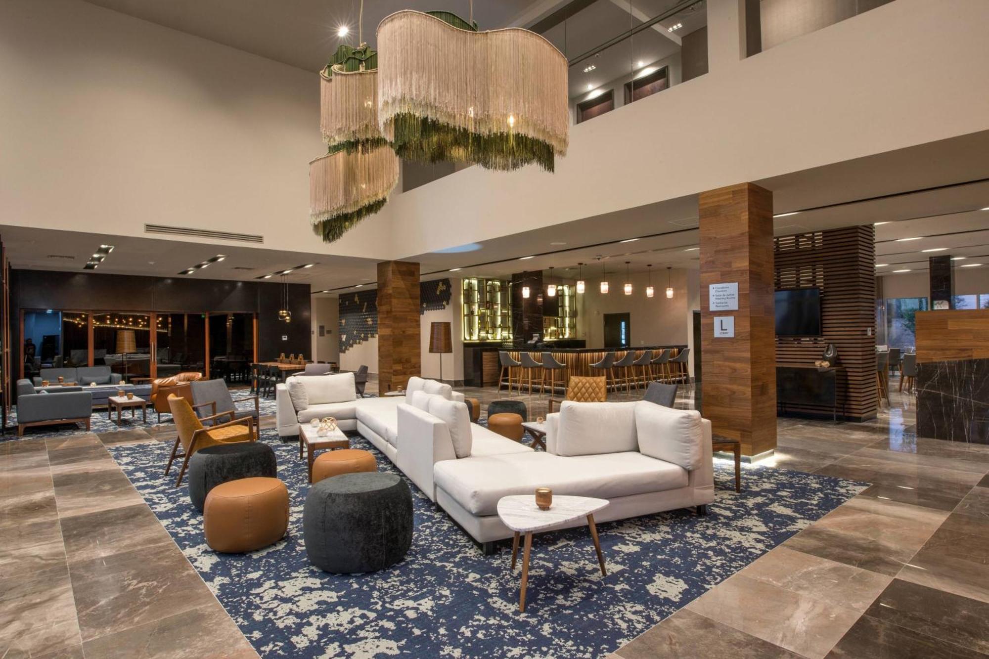 Courtyard By Marriott San Luis Potosi, Los Lagos Exterior photo